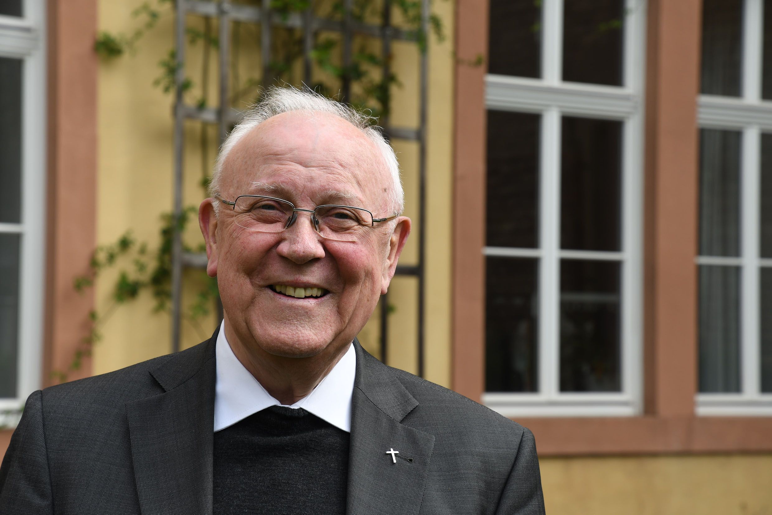 Monsignore Helmut Gammel hat Kurzpredigten für die Pfingstnovene vorbereitet. Darin geht es um die Würde der Menschen (Foto: Zeljko Jakobovac)
